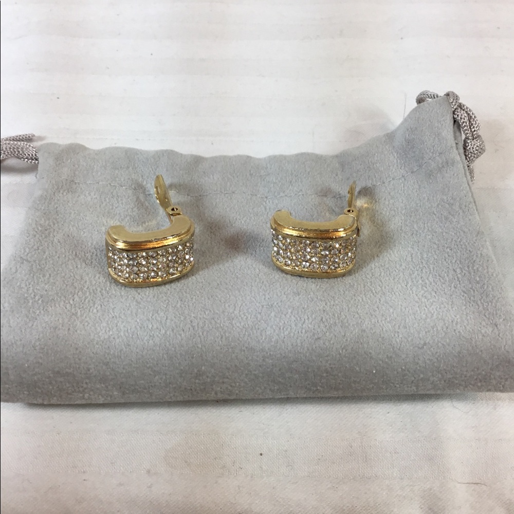 Woman’s earrings